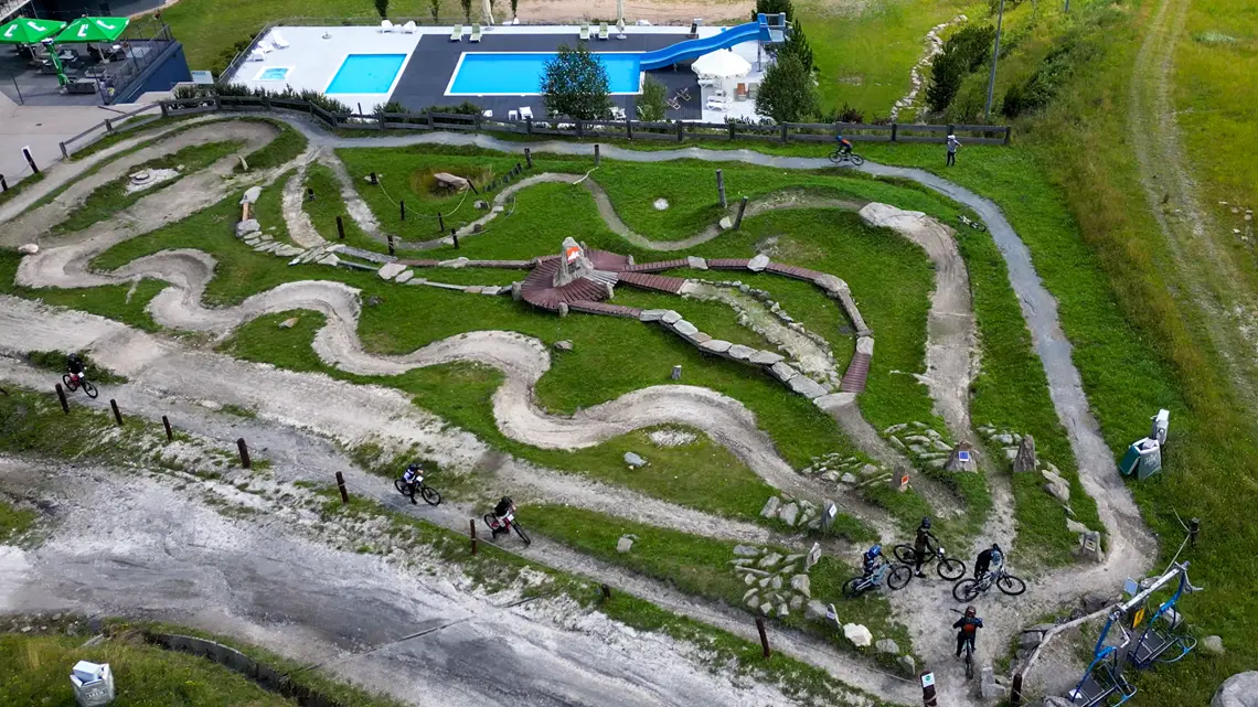 Widok z lotu ptaka na jeden z singli Singletrack Glacensis.