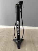 Test zbiornika na sprężone powietrze Eyen Ben. Czy to niezbędny pomocnik przy oponach tubeless?