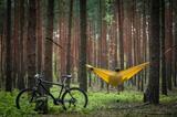 Wyprawy rowerowe – jak zanocować w lesie?